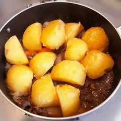 รูปของ 【パパ料理】コクとほくの肉じゃが