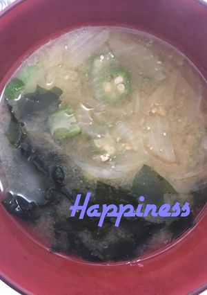 玉ねぎとオクラとわかめのほっこり味噌汁-レシピのメイン写真