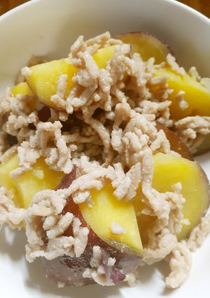 煮るだけ☆さつまいもと豚ひき肉の塩砂糖煮-レシピのメイン写真