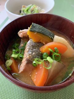 旬の味覚を味わう♪ 具だくさん味噌汁-レシピのメイン写真