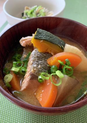 旬の味覚を味わう♪ 具だくさん味噌汁-レシピのメイン写真
