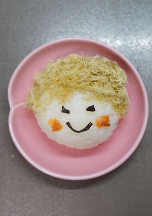 ｶﾜ(・∀・)ｲｲ!!　お顔の塩おにぎり-レシピのメイン写真