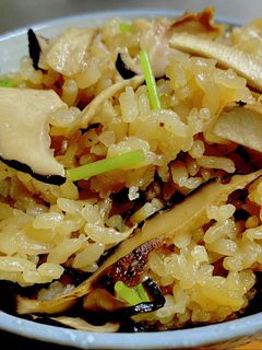 椎茸と椎茸の軸入り・炊き込みご飯-レシピのメイン写真