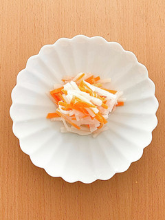 余ったすし酢で紅白なます(副菜・お弁当)-レシピのメイン写真