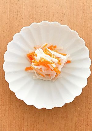 余ったすし酢で紅白なます（副菜・お弁当）-レシピのメイン写真