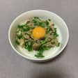 にらそぼろ丼