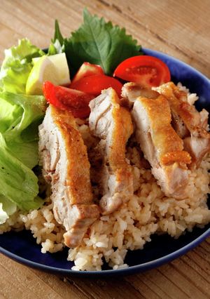 炊飯器で！こんがりチキンの海南鶏飯-レシピのメイン写真