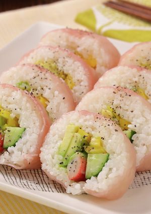 アボカドと彩り野菜の生ハム巻き寿司-レシピのメイン写真