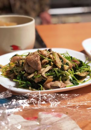 きのこと豆苗と鶏モモの卵とじ-レシピのメイン写真