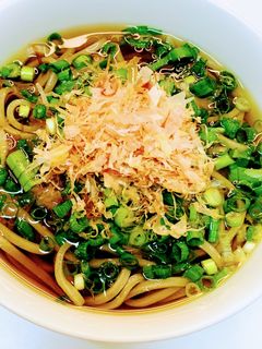 ネギと鰹節たっぷりの温かい簡単そば-レシピのメイン写真