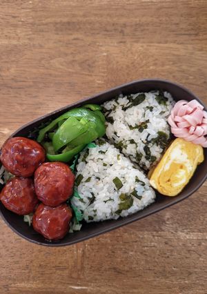 JK☆ワカメご飯おにぎり＆肉団子弁当♪-レシピのメイン写真
