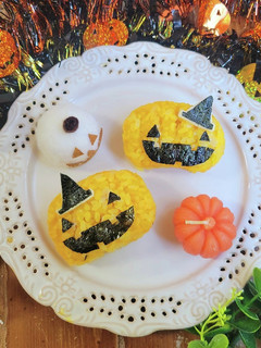 スープの素で簡単♪かぼちゃ風味おにぎり-レシピのメイン写真