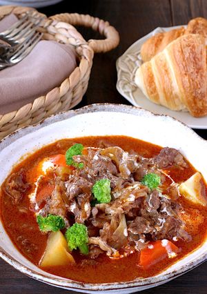 牛すじ肉で♡とろけるロゼビーフシチュー-レシピのメイン写真