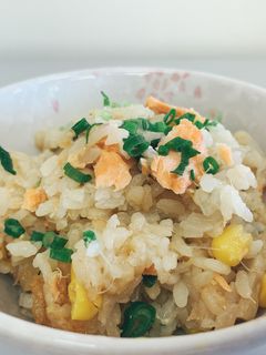 炊飯器で簡単☆鮭とエリンギの炊き込みご飯-レシピのメイン写真