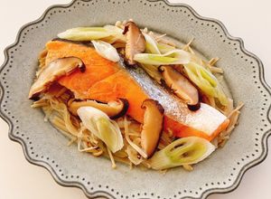 鮭とキノコと玉ねぎのフライパン蒸し-レシピのメイン写真