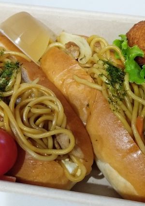 たまごサラダ入り焼きそばパン-レシピのメイン写真