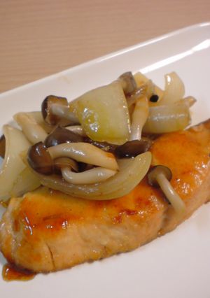 鮭の照り焼き　＆　あま～い玉ねぎ添え-レシピのメイン写真