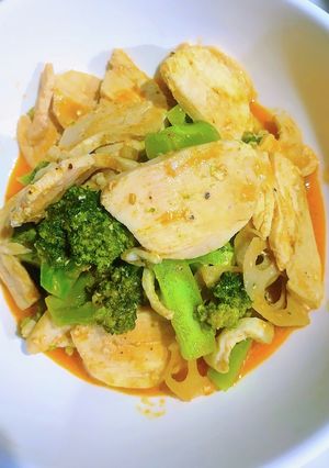 鶏胸肉とﾌﾞﾛｯｺﾘｰのｹﾁｬﾏﾖ炒め-レシピのメイン写真