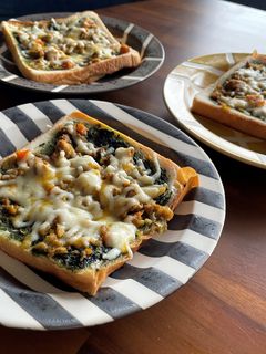 スピルリナマヨのキーマカレーピザトースト-レシピのメイン写真