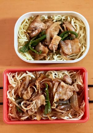 肉どんぶりみたいなのを焼きそば麺で-レシピのメイン写真