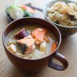 秋鮭入り!麦味噌の具沢山味噌汁