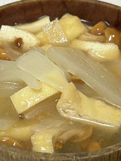 大根と玉ねぎなめこの味噌汁-レシピのメイン写真