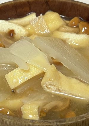 大根と玉ねぎなめこの味噌汁-レシピのメイン写真