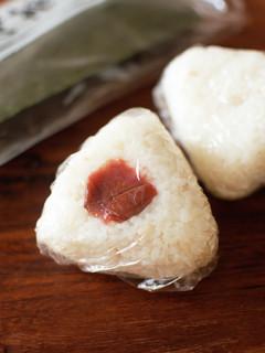 冷めても美味しい!うちのお弁当用おにぎり-レシピのメイン写真