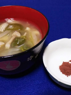いつもの味噌汁に+ココアパウダー-レシピのメイン写真