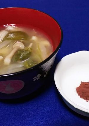 いつもの味噌汁に+ココアパウダー-レシピのメイン写真