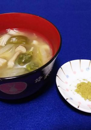 いつもの味噌汁に+粉末緑茶-レシピのメイン写真