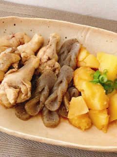 じゃがいも、鶏手羽元、こんにゃくの煮物-レシピのメイン写真