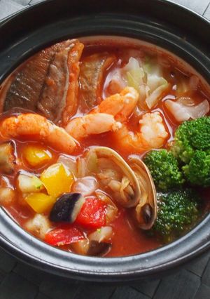〆はパスタで!海鮮たっぷりトマト鍋-レシピのメイン写真