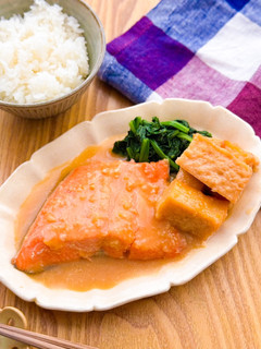 甘めの味付け♩鮭と厚揚げの味噌煮-レシピのメイン写真