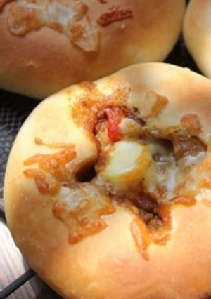 チーズとざく切り野菜のミートカレーパン-レシピのメイン写真