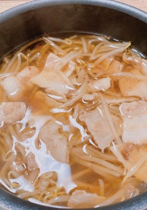 もやしと豚肉の貧乏鍋-レシピのメイン写真
