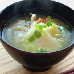 รูปของ 野菜とお餅のお味噌汁