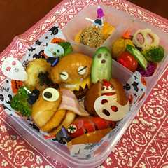 รูปของ ハロウィンに☆モンスターバーガー弁当