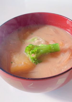 オーツミルクで味変!ほっこり味噌汁-レシピのメイン写真