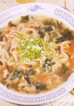 豚ラ王で野菜たっぷりインスタントラーメン-レシピのメイン写真