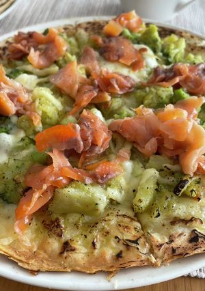 スモークサーモンとポテトサラダのピザ-レシピのメイン写真