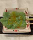 簡単#刺身こんにゃくを串刺しに