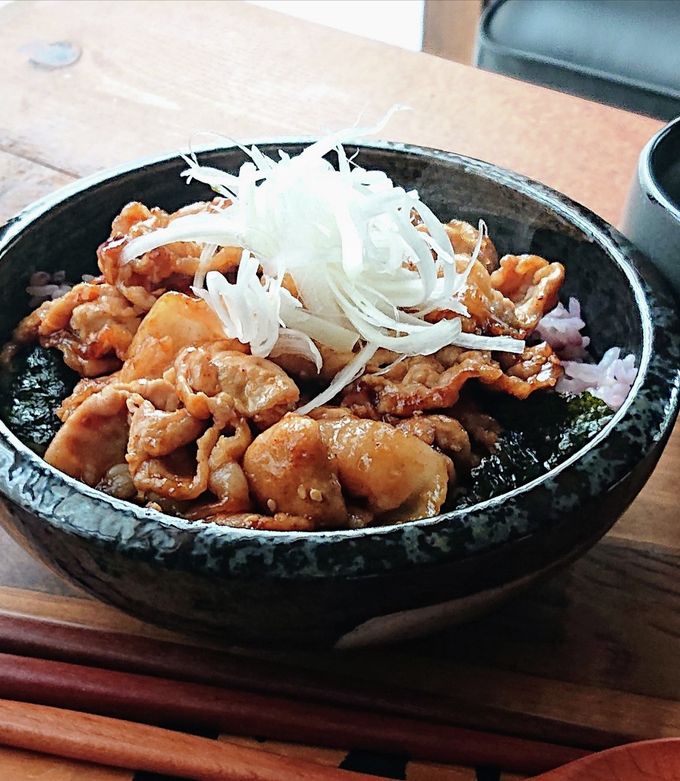 ガッツリ豚丼☆甘辛ピリ辛だれ by ちーすけ♡ 【クックパッド】 簡単