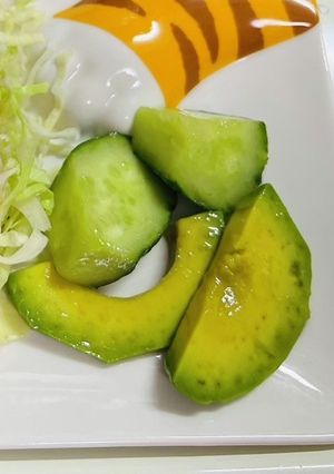 キュウリとアボカドのごま油和え-レシピのメイン写真