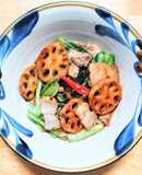 豚バラ肉と冷凍レンコンのピリ辛中華炒め