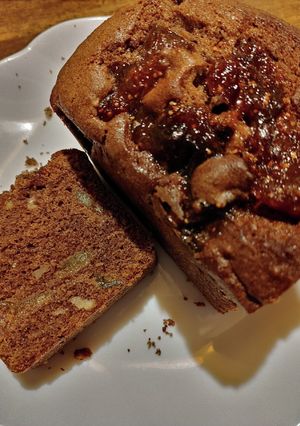 チョコ生地のケーキ。無花果と胡桃入り-レシピのメイン写真
