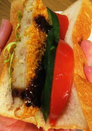 ちょっと豪快に♪食パンでコロッケパン-レシピのメイン写真