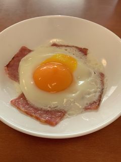 レンジでベーコンエッグ-レシピのメイン写真