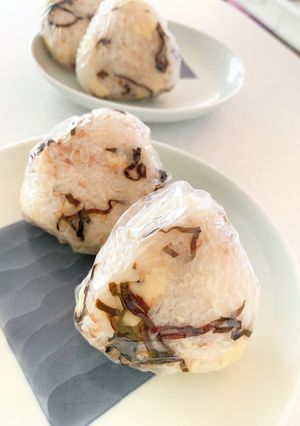 受験生応援＊塩昆布おにぎり-レシピのメイン写真