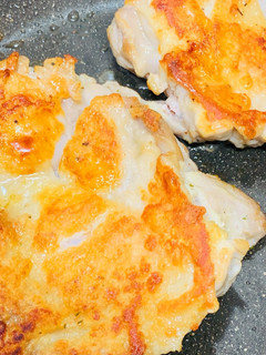 皮はパリッと!鶏モモ肉のソテーとソース-レシピのメイン写真